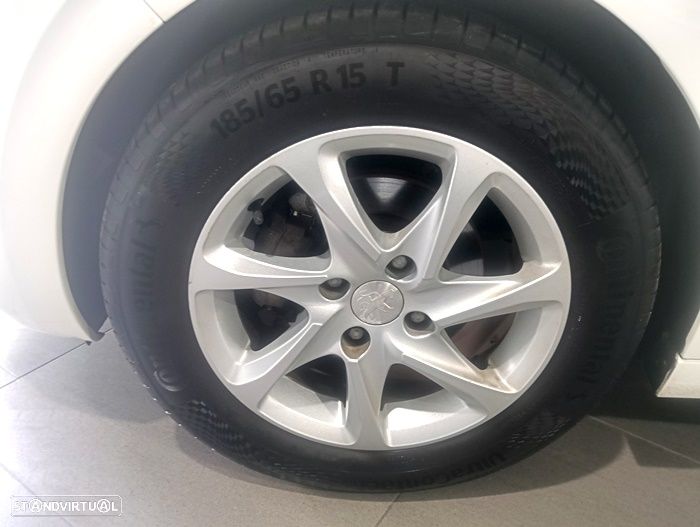 Peugeot 208 1.2 PureTech Style - 14