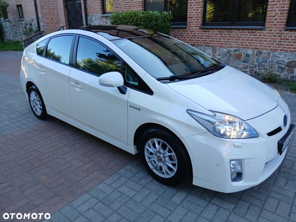 Toyota Prius (Hybrid) Executive - 29
