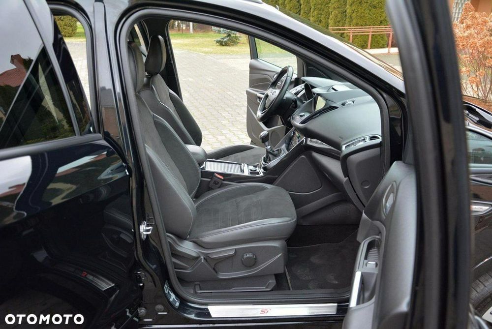 Ford Kuga 1.5 EcoBoost 2x4 ST-Line - 16