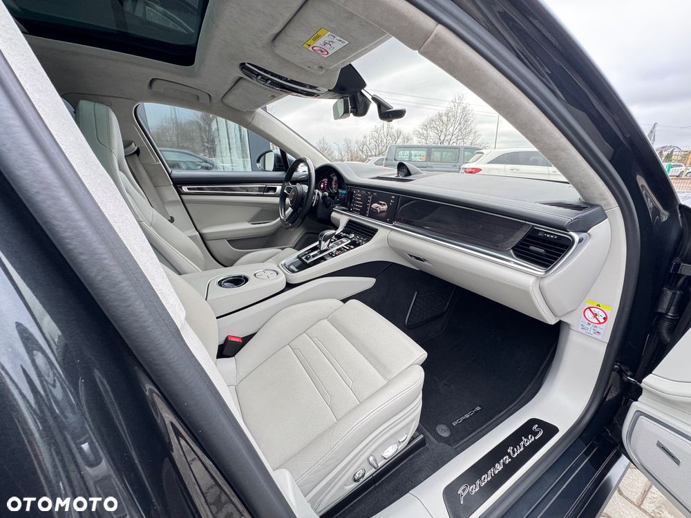 Porsche Panamera Turbo S Executive - 8