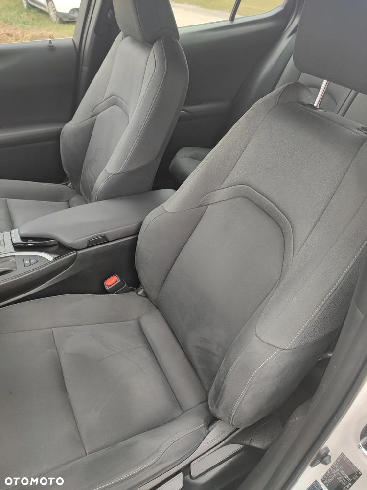 Lexus UX - 10