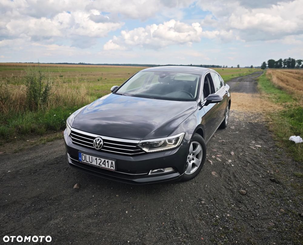 Volkswagen Passat - 1