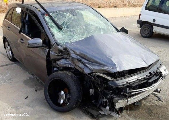Peças Mercedes-Benz B180i (W246) 2013 - 4