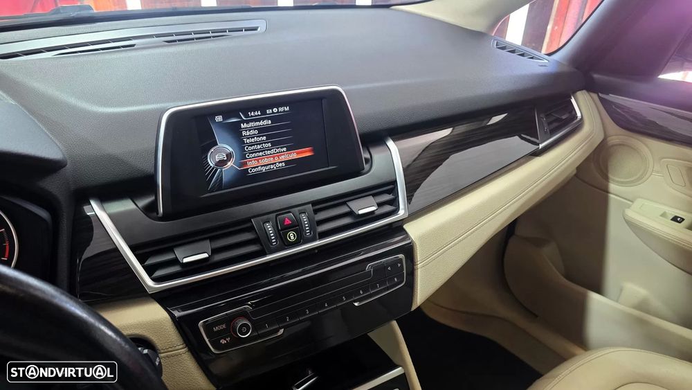BMW 216 Active Tourer d Line Luxury - 25
