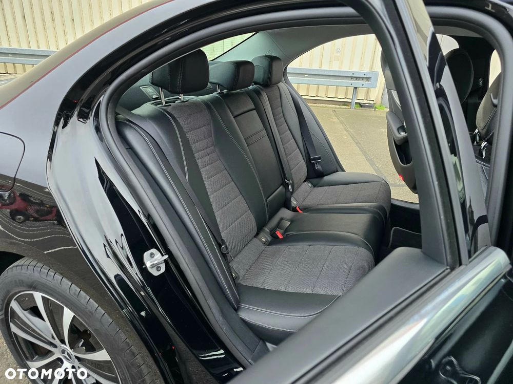 Mercedes-Benz Klasa E 300 Business Edition - 18