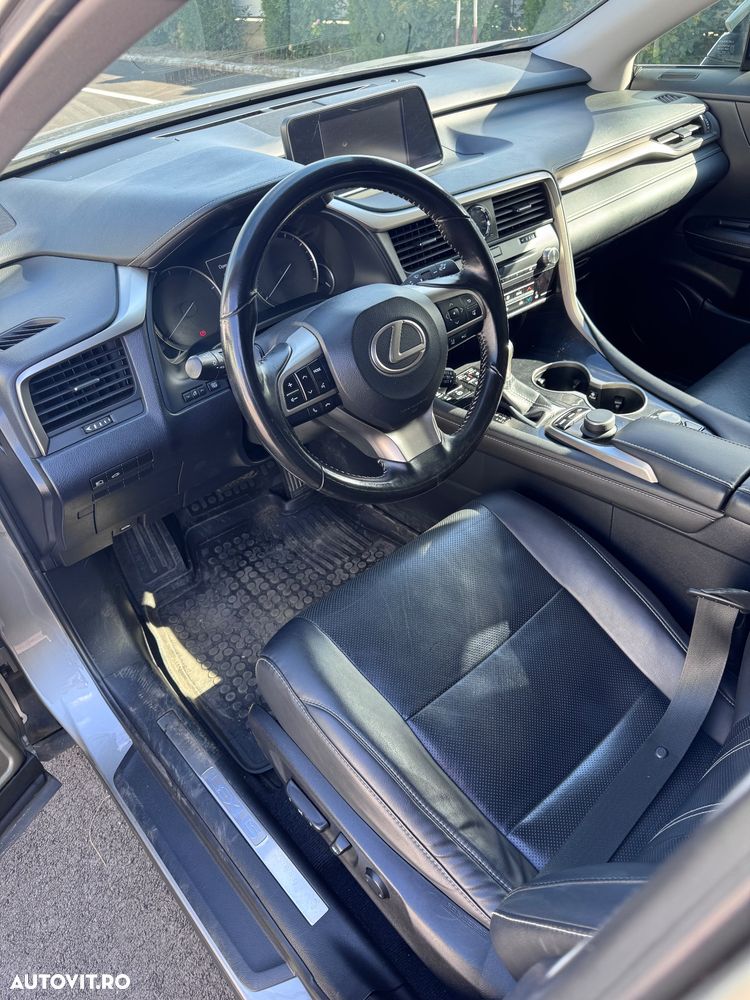 Lexus Seria RX - 7