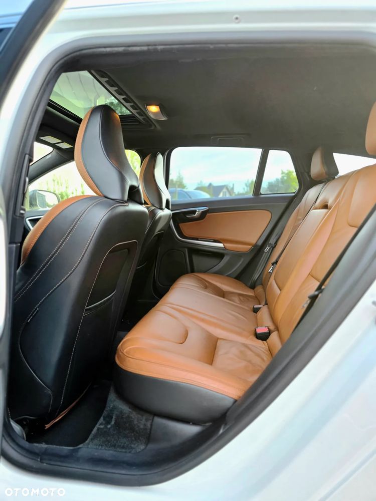 Volvo V60 T6 AWD Summum - 25