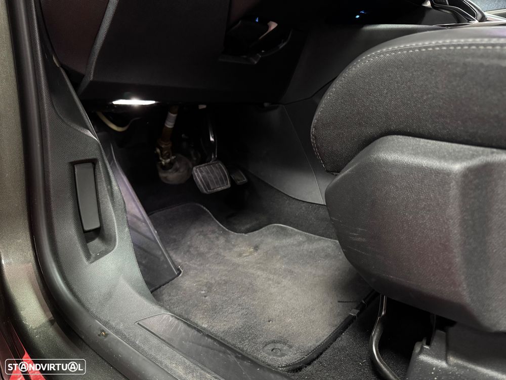 Peugeot 3008 1.2 PureTech Allure EAT6 - 18