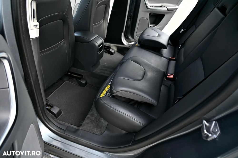 Volvo XC 60 D5 AWD Geartronic Summum - 11