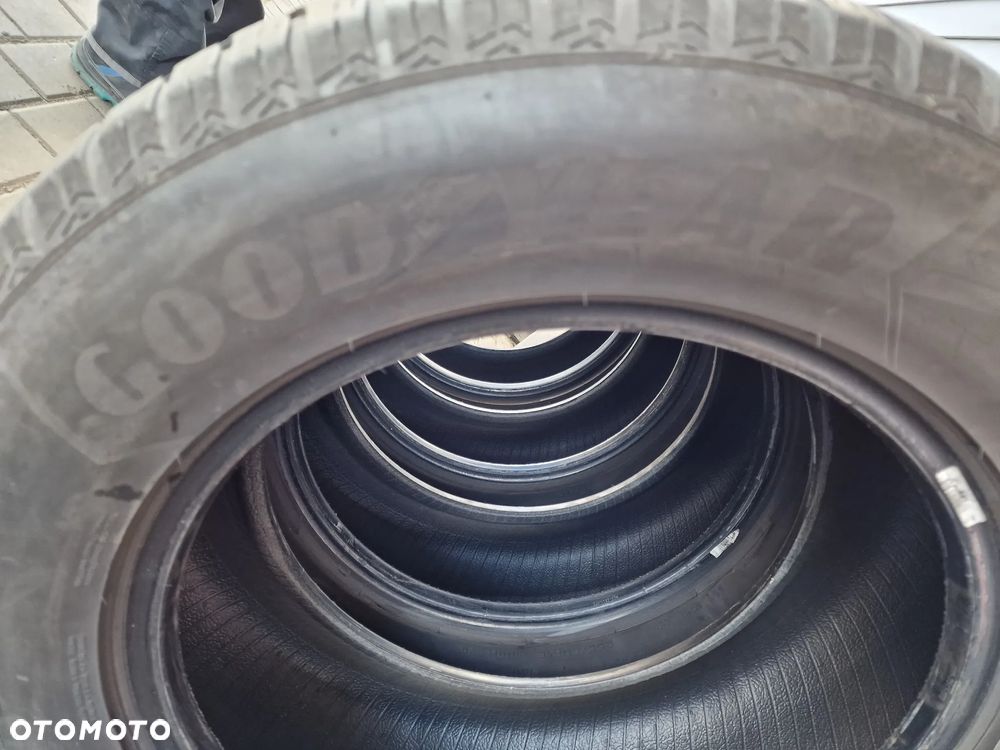 OPONY ZIMA GOODYEAR ULTRAGRIP 8 255/60 R18 18" - 8