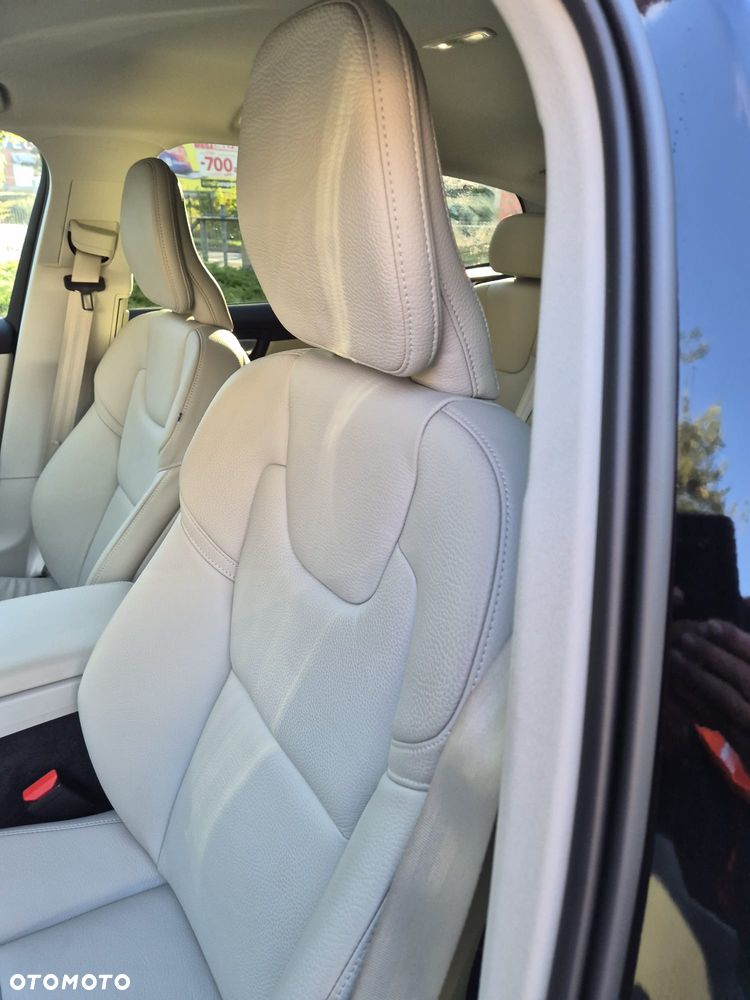 Volvo XC 60 B4 B Plus Dark - 15