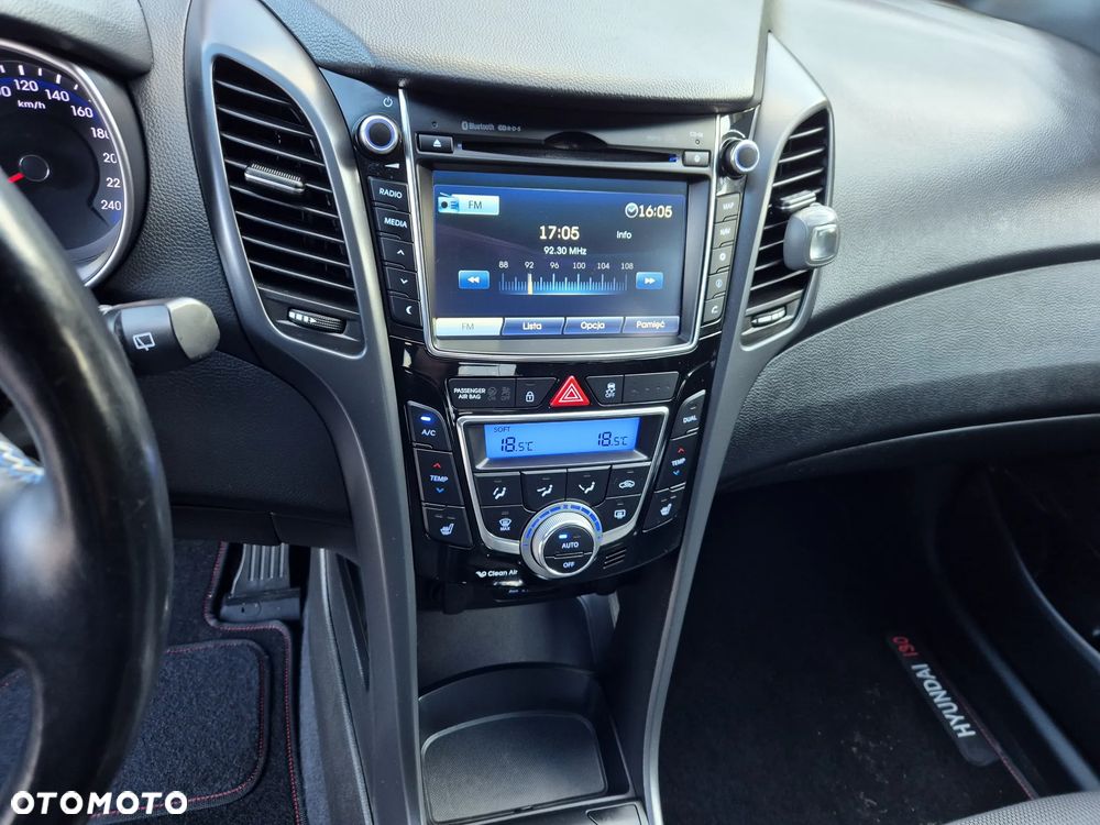 Hyundai i30 blue Kombi 1.6 GDi Passion - 28
