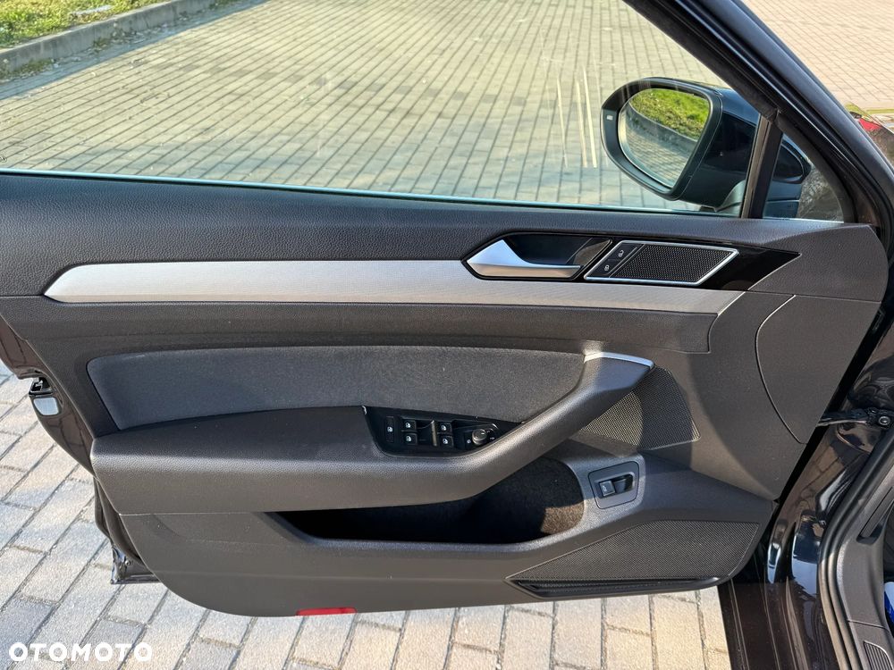 Volkswagen Passat 2.0 TDI SCR DSG Highline - 34