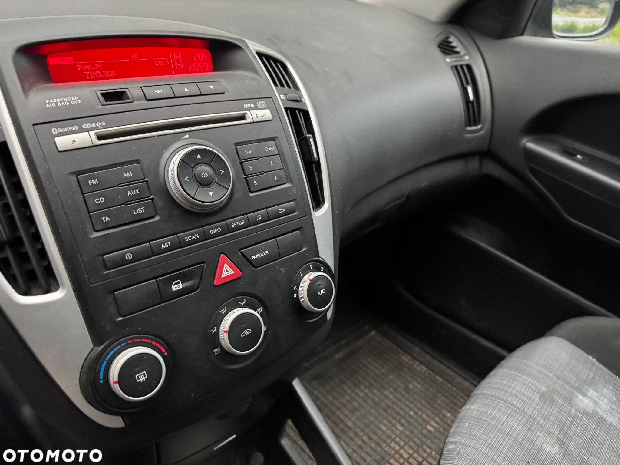 Kia Ceed - 13