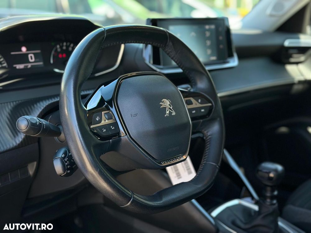 Peugeot 2008 - 8