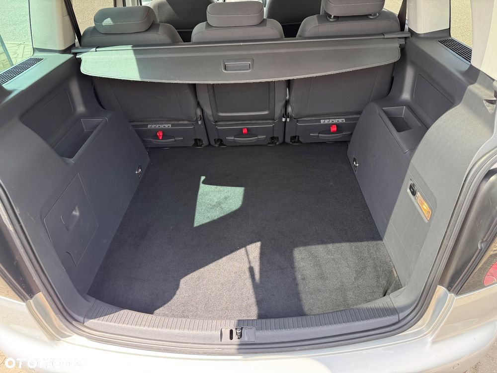 Volkswagen Touran 2.0 TDI Highline - 13