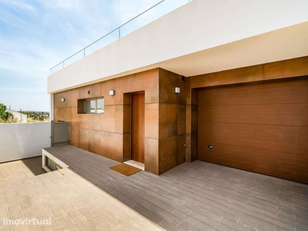 Moradia T3 com jardim e piscina em Portimão, Faro - Grande imagem: 3/25