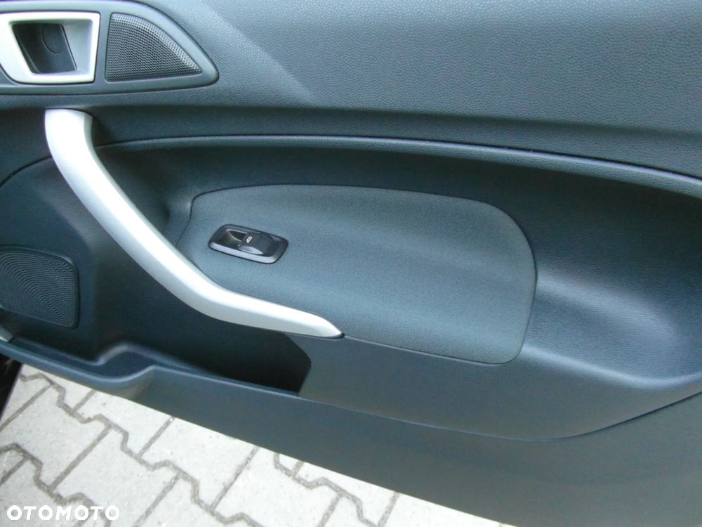 Ford Fiesta 1.25 Champions Edition - 31