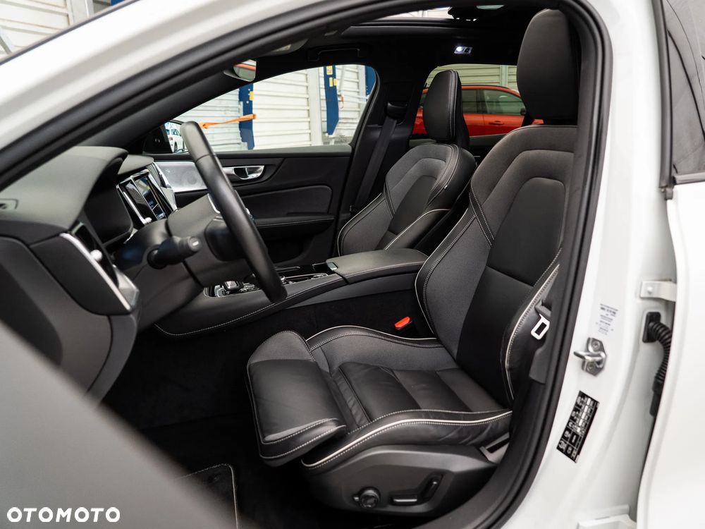 Volvo V60 T8 AWD Recharge Geartronic RDesign - 14