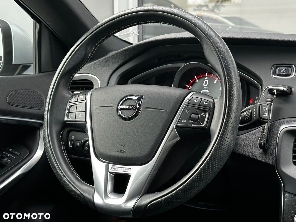 Volvo V40 T3 Drive-E R-Design Momentum - 16