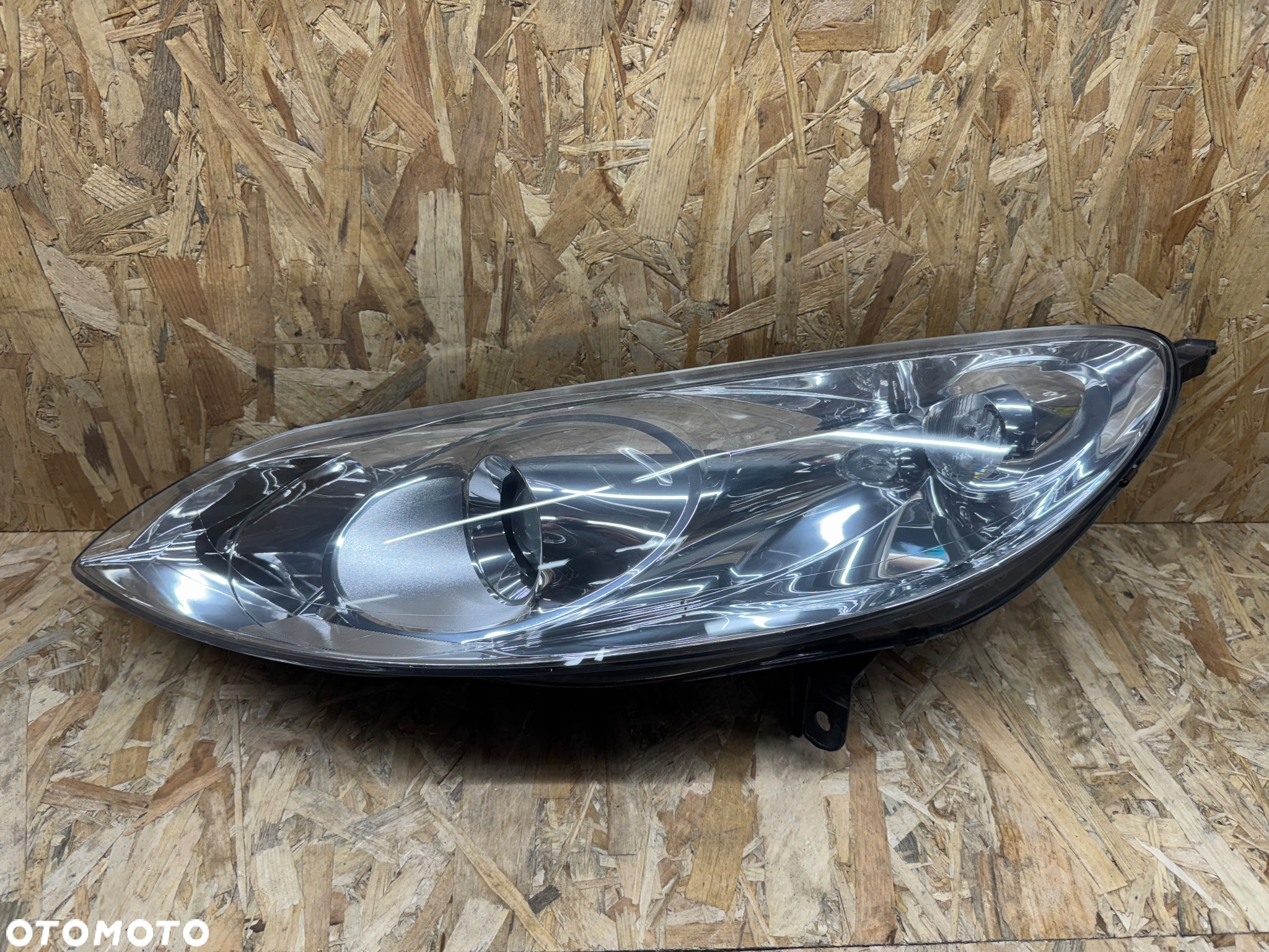Przednia lewa przednia prawa lampa peugeot 407 - 2