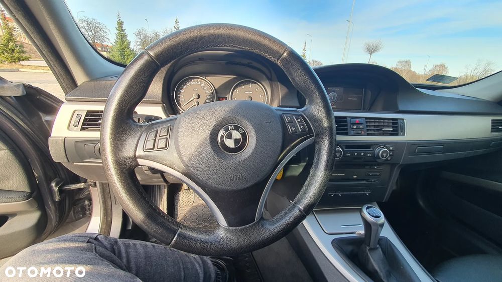 BMW Seria 3 325i - 10