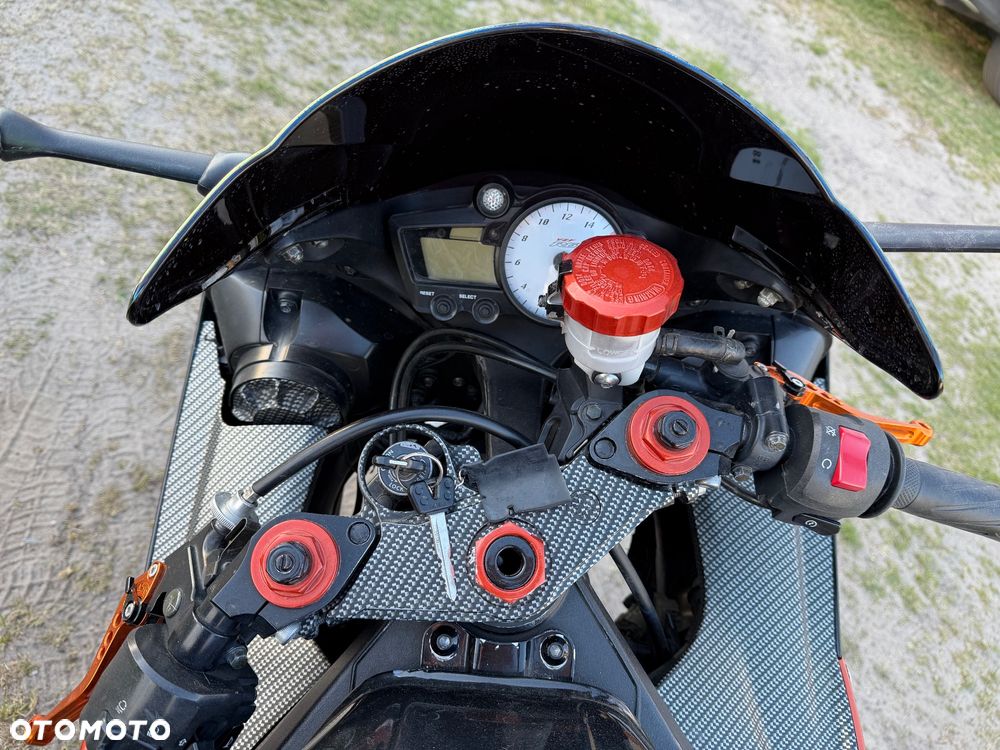Yamaha R6 - 6