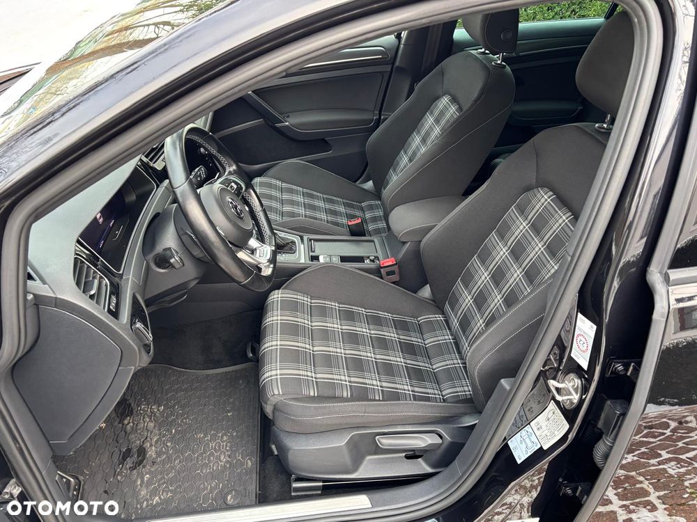 Volkswagen Golf - 18