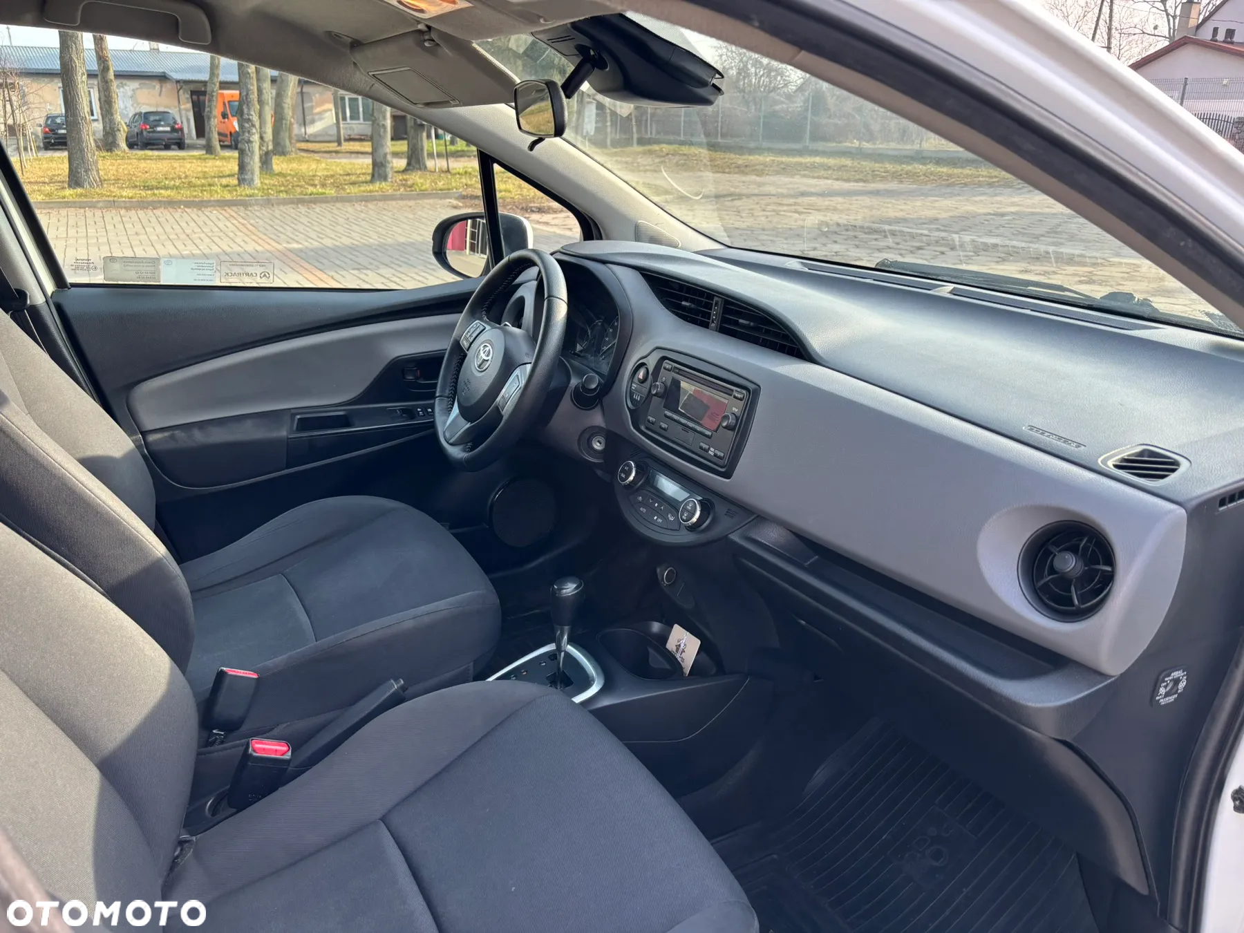 Toyota Yaris Hybrid 100 Premium - 19