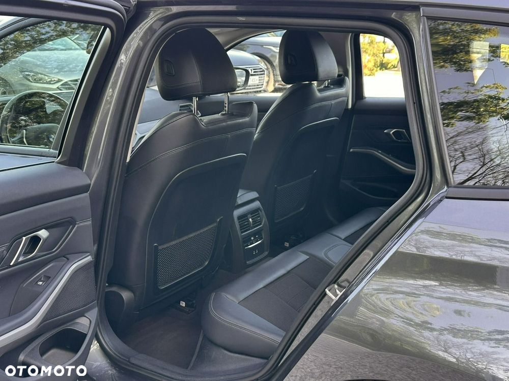 BMW Seria 3 318i Sport Line - 16
