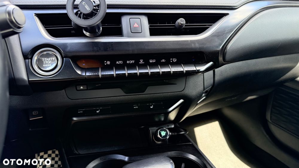 Lexus UX - 29