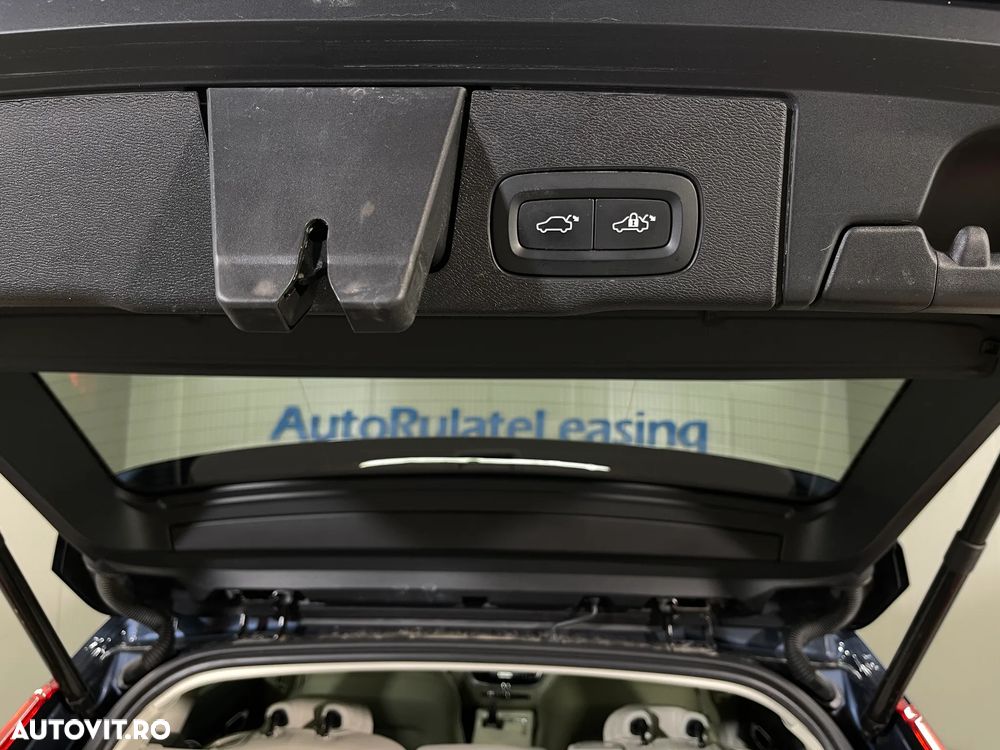 Volvo XC 60 B4 MHEV AT8 AWD Momentum - 23