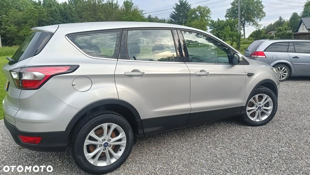 Ford Kuga 1.5 TDCi 2x4 Titanium - 10