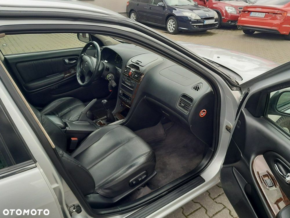 Nissan Maxima 2.0 Elegance - 23