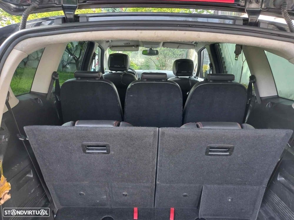 Ford S-Max 2.2 TDCi Titanium 7L - 9