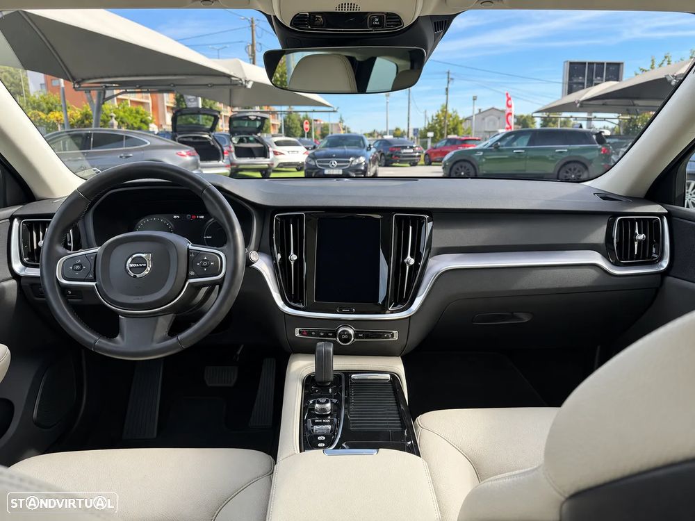 Volvo V60 2.0 T8 AWD TE Momentum Plus - 12