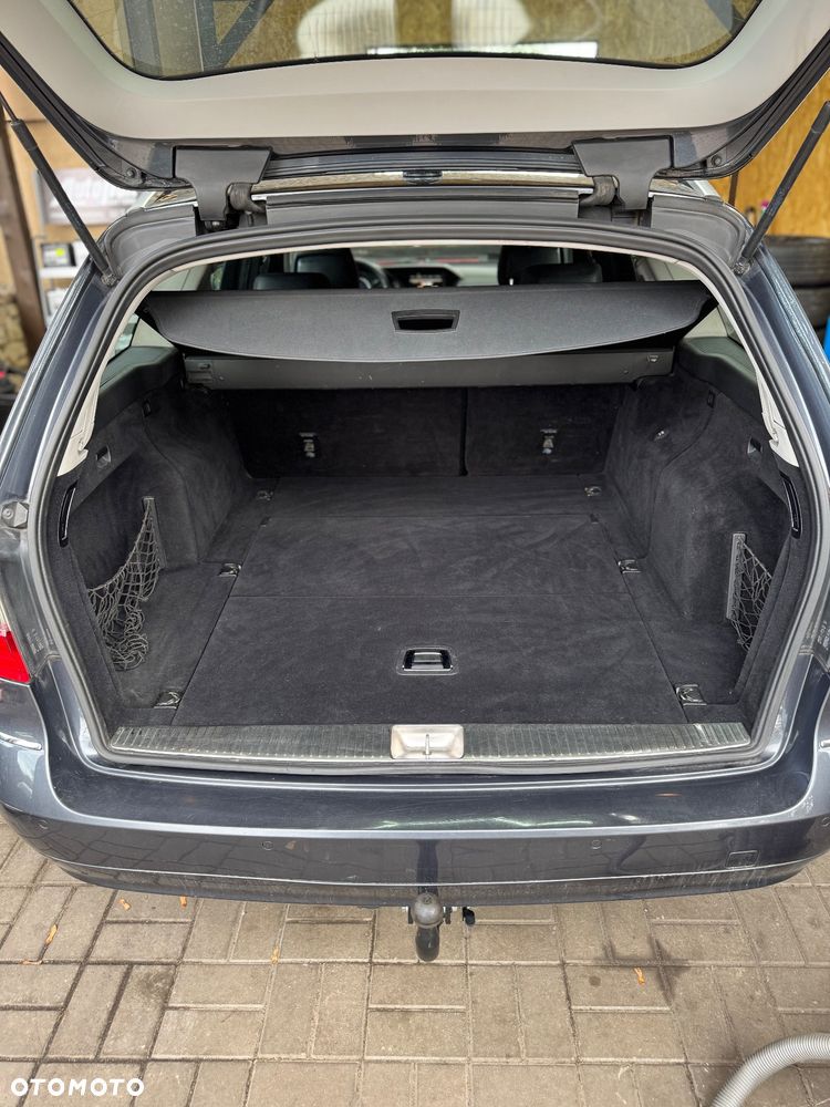 Mercedes-Benz Klasa E 220 BlueTEC 4Matic 7G-TRONIC Avantgarde - 29