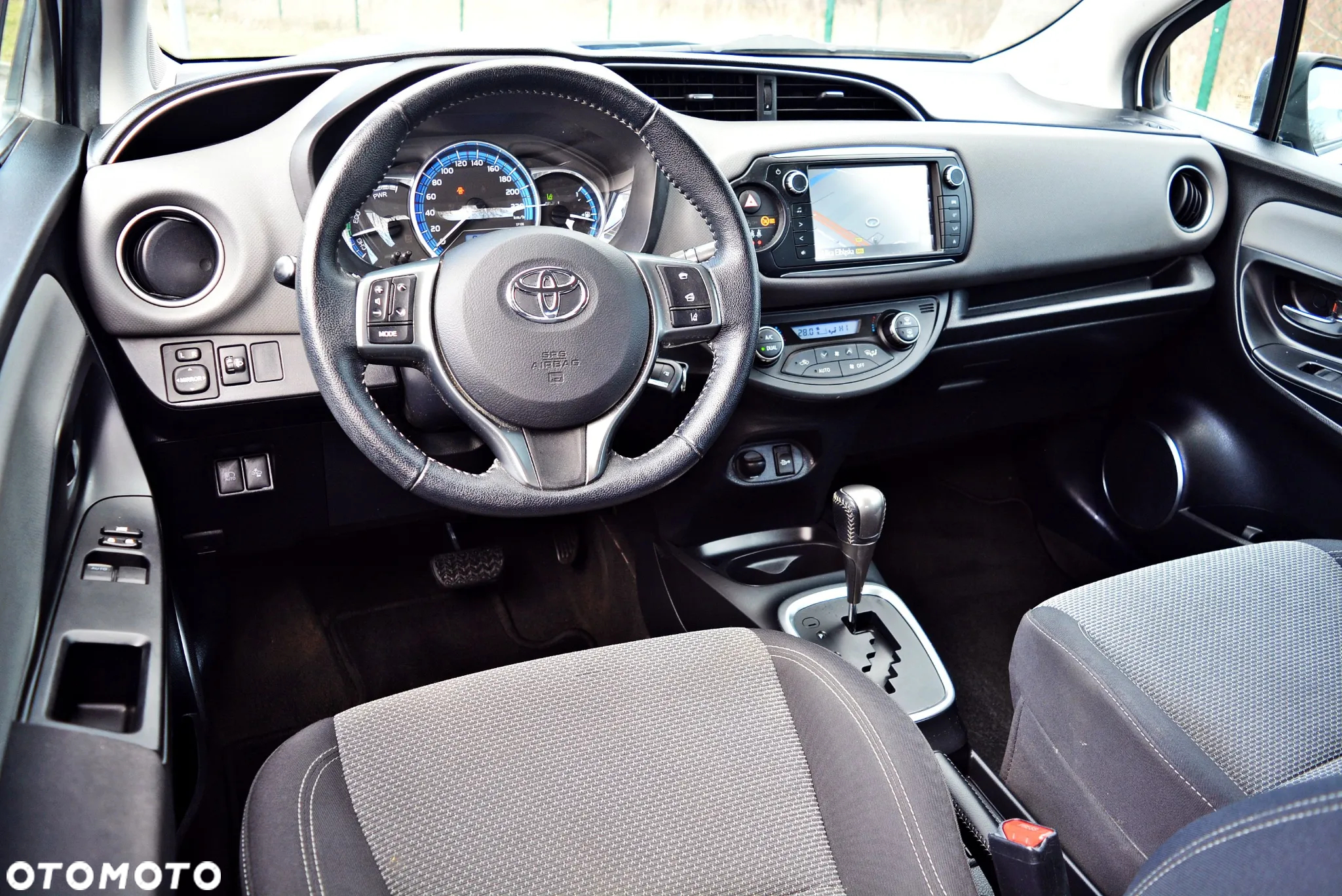 Toyota Yaris Hybrid 1.5 Executive - 8