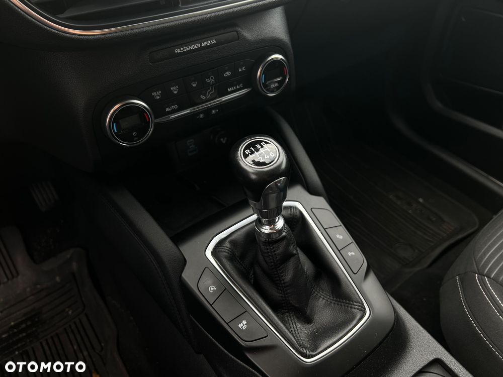 Ford Kuga 2.0 TDCi FWD Titanium - 29