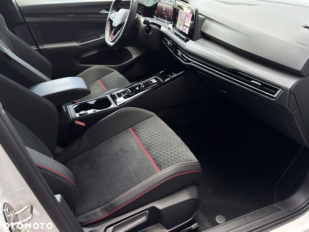 Volkswagen Golf - 8