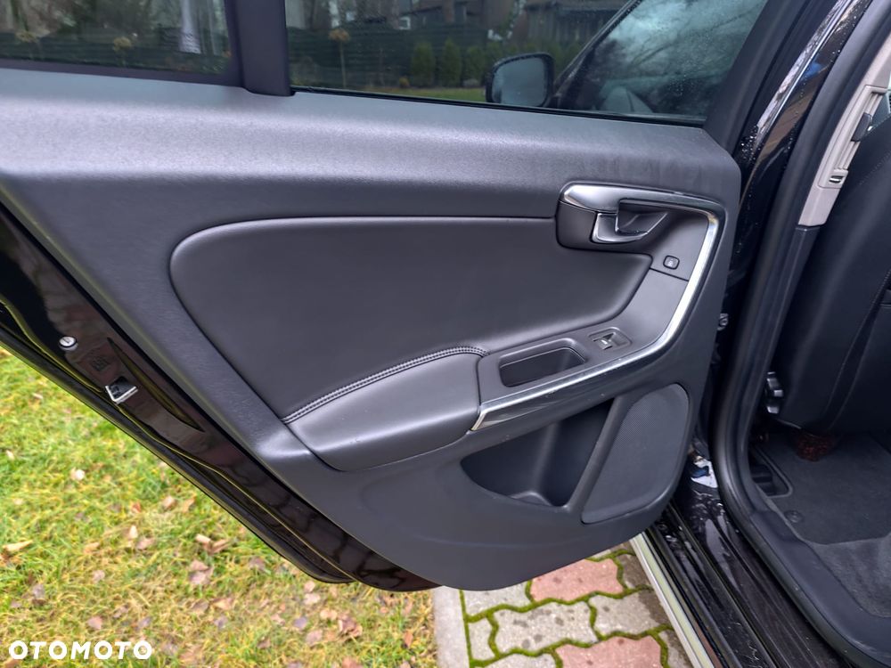 Volvo V60 Cross Country - 26