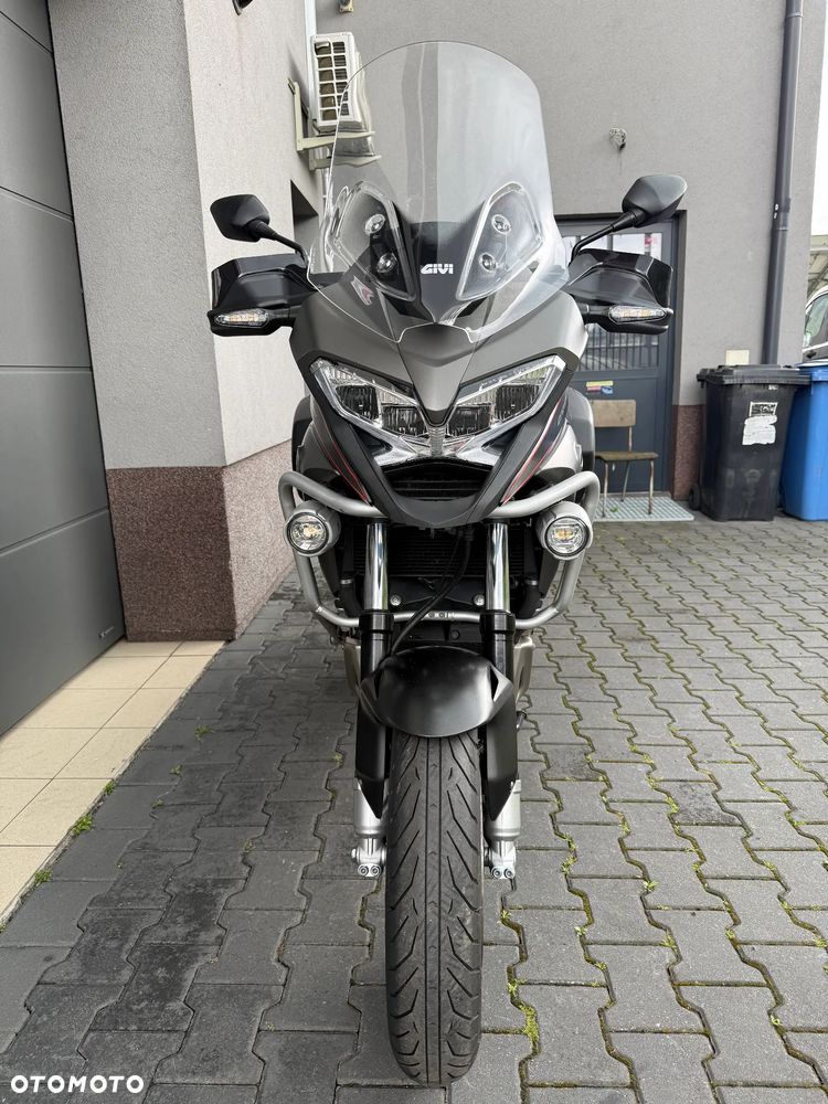 Honda VFR - 12