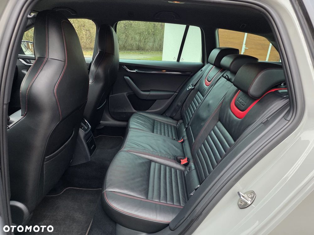 Skoda Octavia 2.0 TDI DSG RS - 9