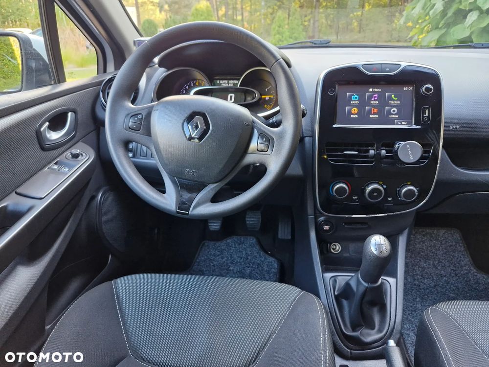 Renault Clio 1.2 16V 75 LIMITED - 10