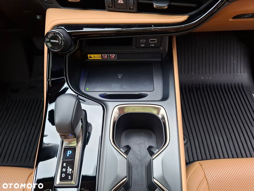 Lexus NX 350h Omotenashi AWD - 33