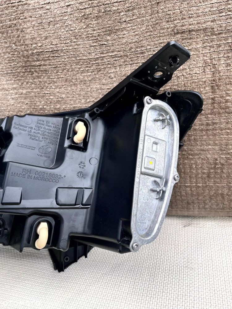 DACIA SANDERO STEPWAY III LOGAN III JOGGER 2020- LAMPA PRAWY PRZÓD PRAWA PRZEDNIA ORYGINAŁ VARROC 260109490R BRAK JEDNEGO UCHYWTU - 17