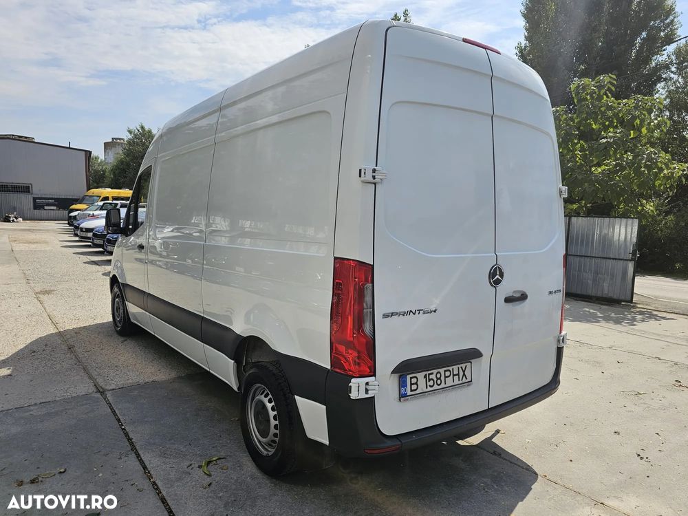 Mercedes-Benz Sprinter - 11