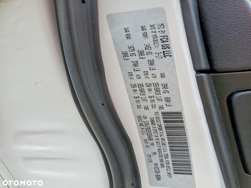 Jeep Grand Cherokee - 12