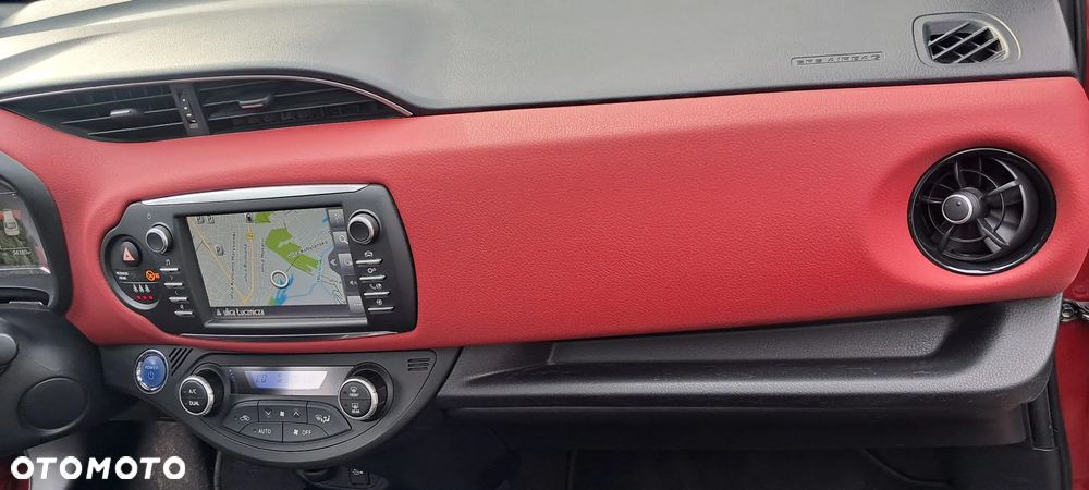 Toyota Yaris Hybrid 100 Selection Platinum - 21