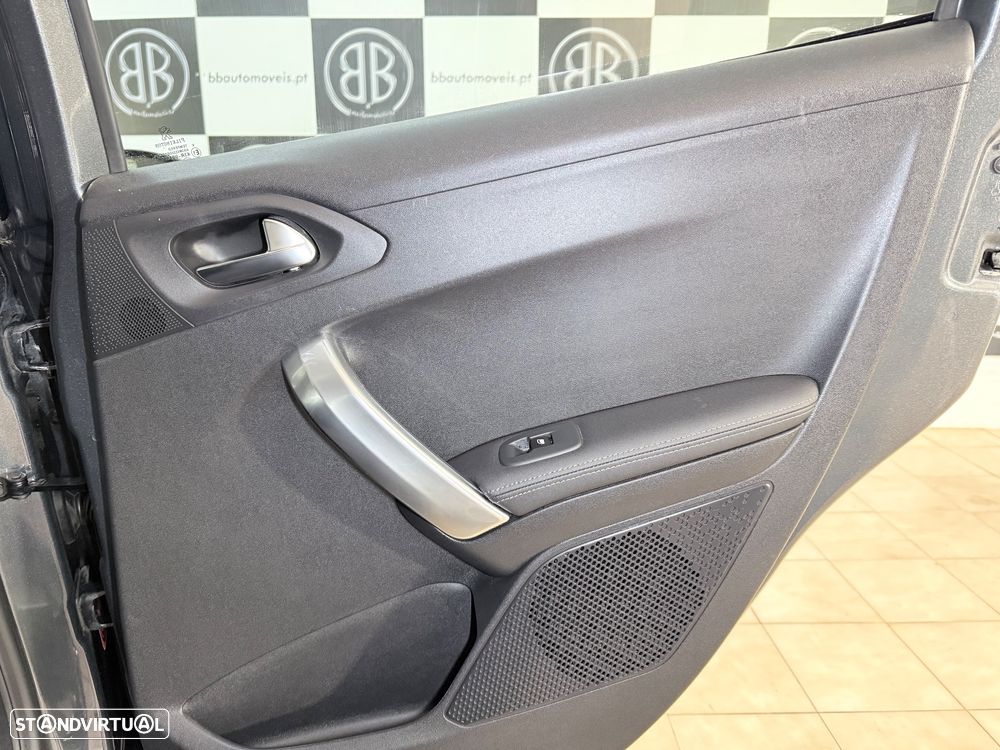 Peugeot 208 1.2 PureTech Allure EAT6 - 29